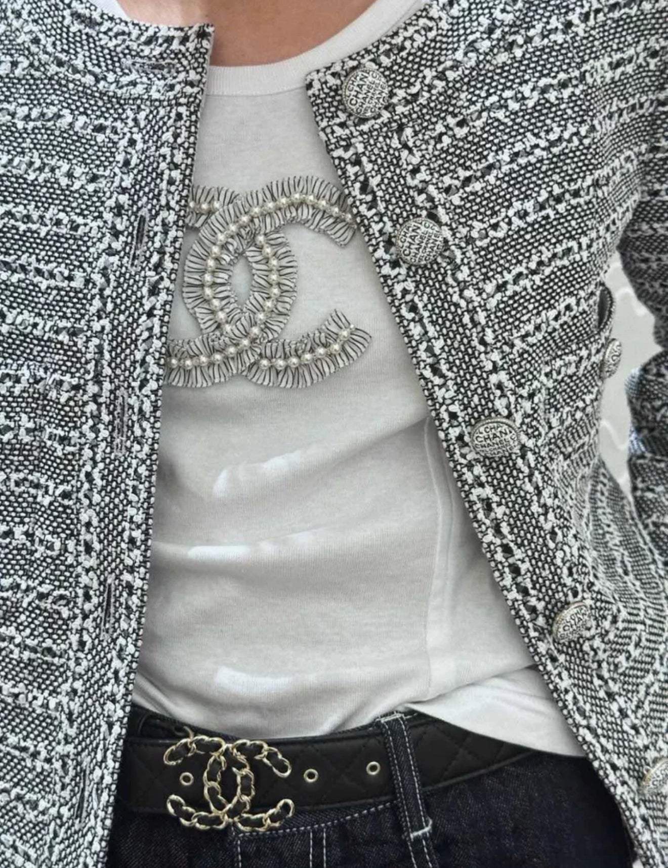 CHANEL 24P Black & White tweed jacket