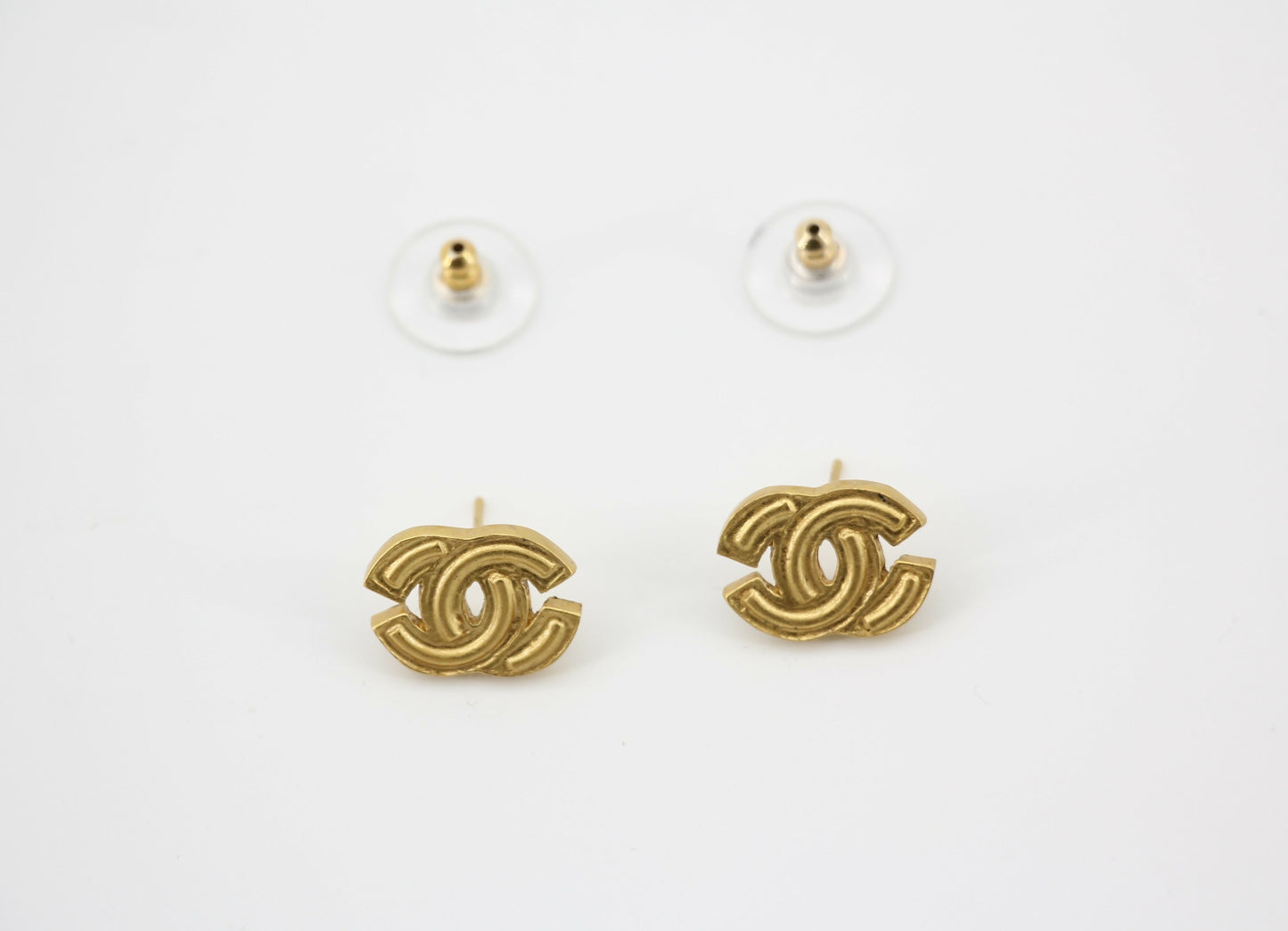 Chanel Vintage 01P Gold-plated Bright Gold CC Clip-on Earrings