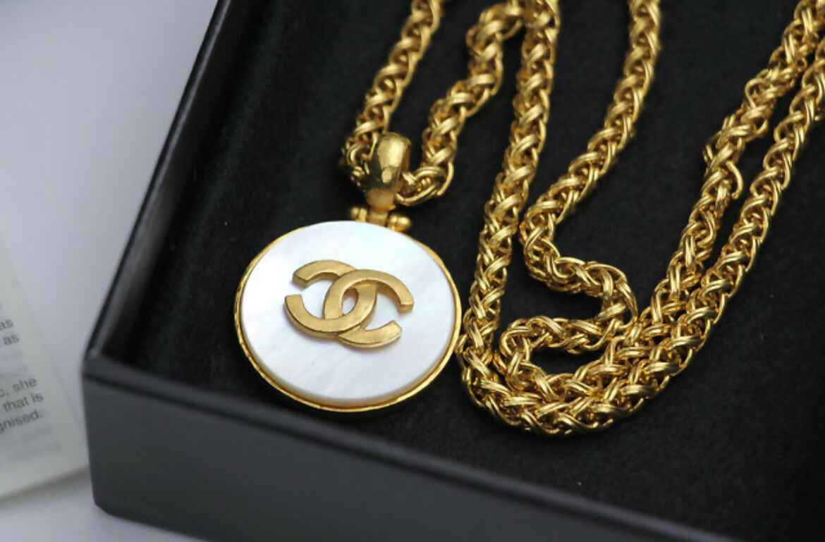 Chanel Vintage 95A Mother-of-Pearl Gold-plated Short Stacking Strap Long Necklace