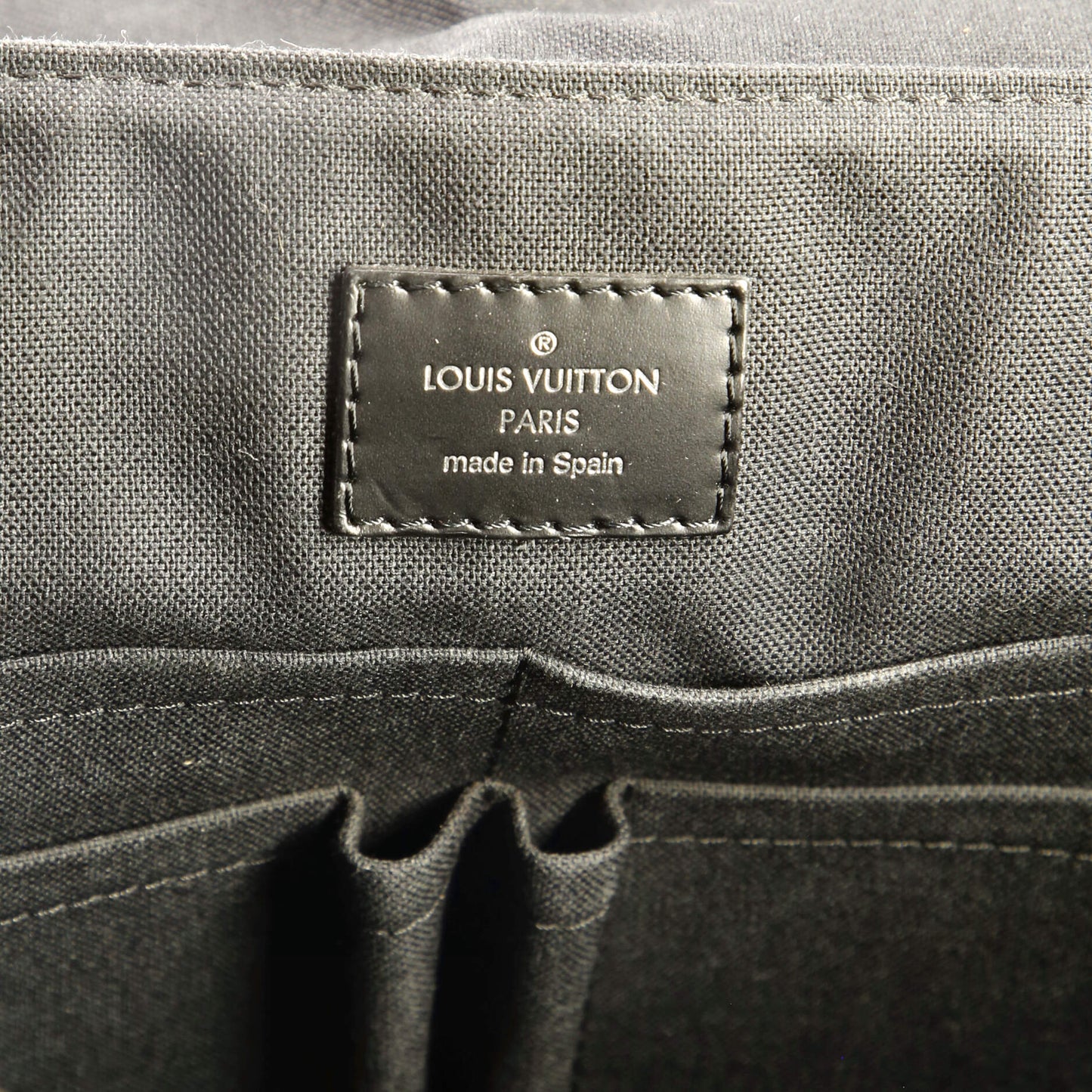 Louis Vuitton District Messenger Bag Damier Graphite MM