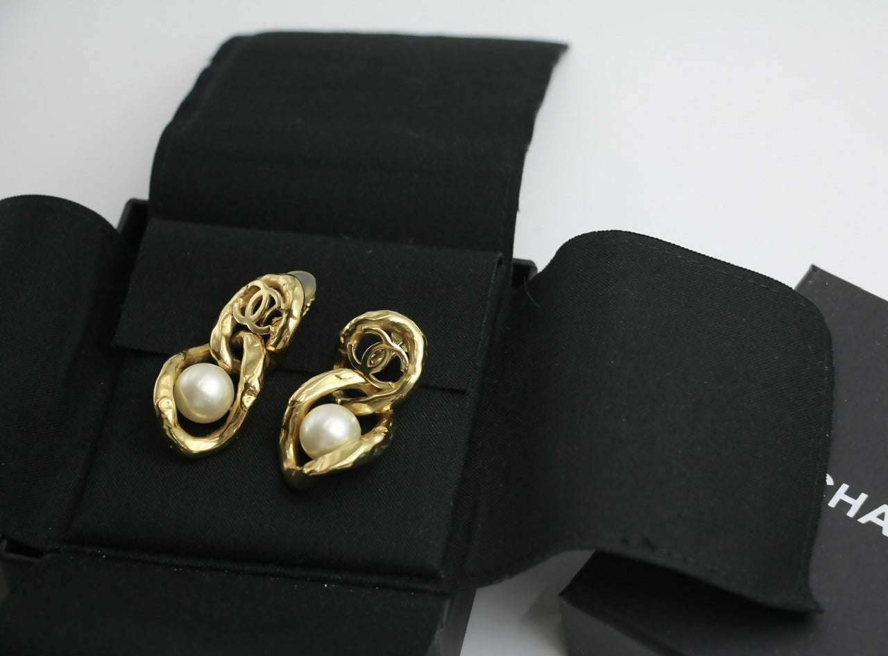 Chanel L20C Imitation Pearl Figure Eight Two-Buckle Lock Earrings