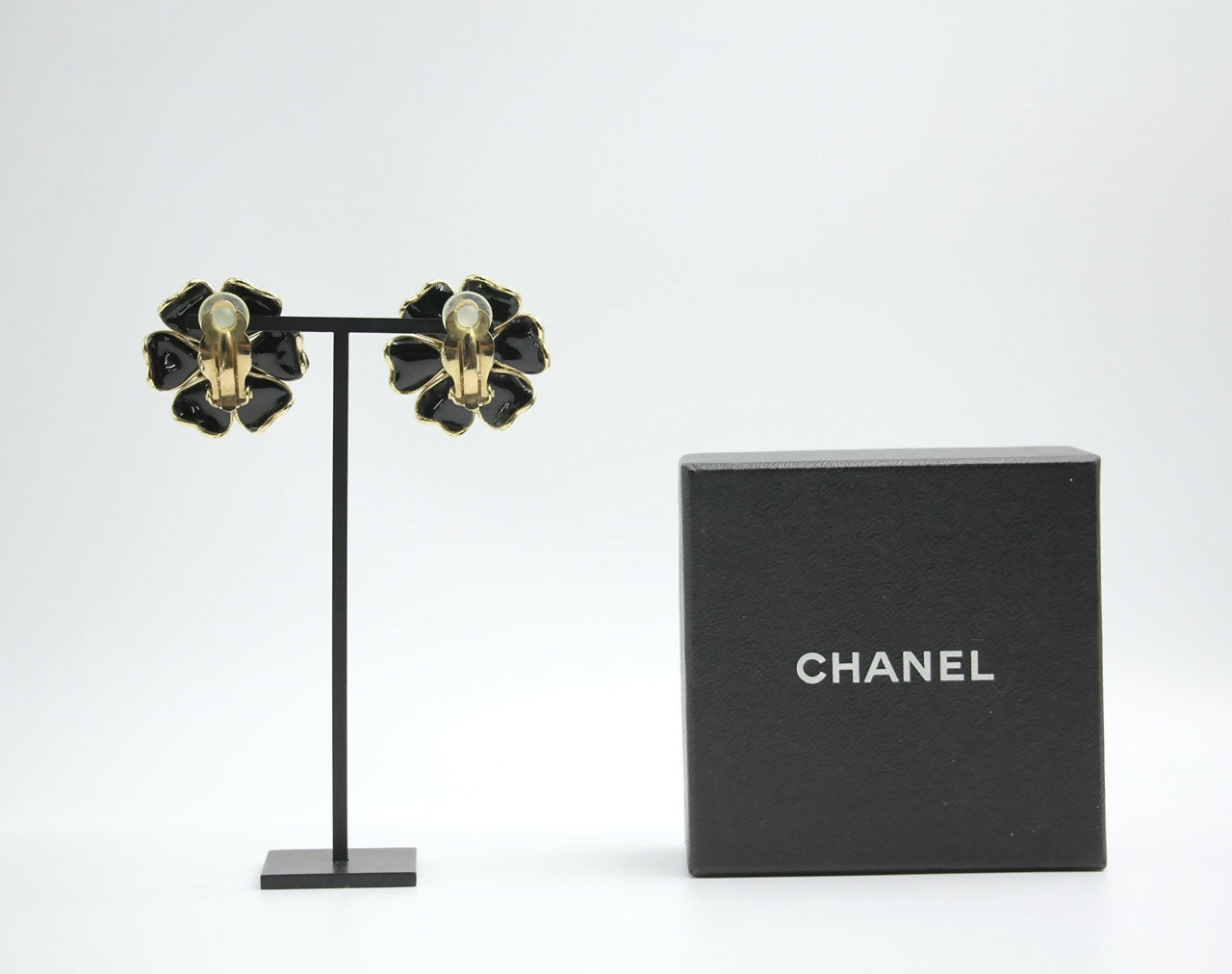 Chanel Vintage 02A Gripoix Shiny Black Large Camellia Clip-on Earrings