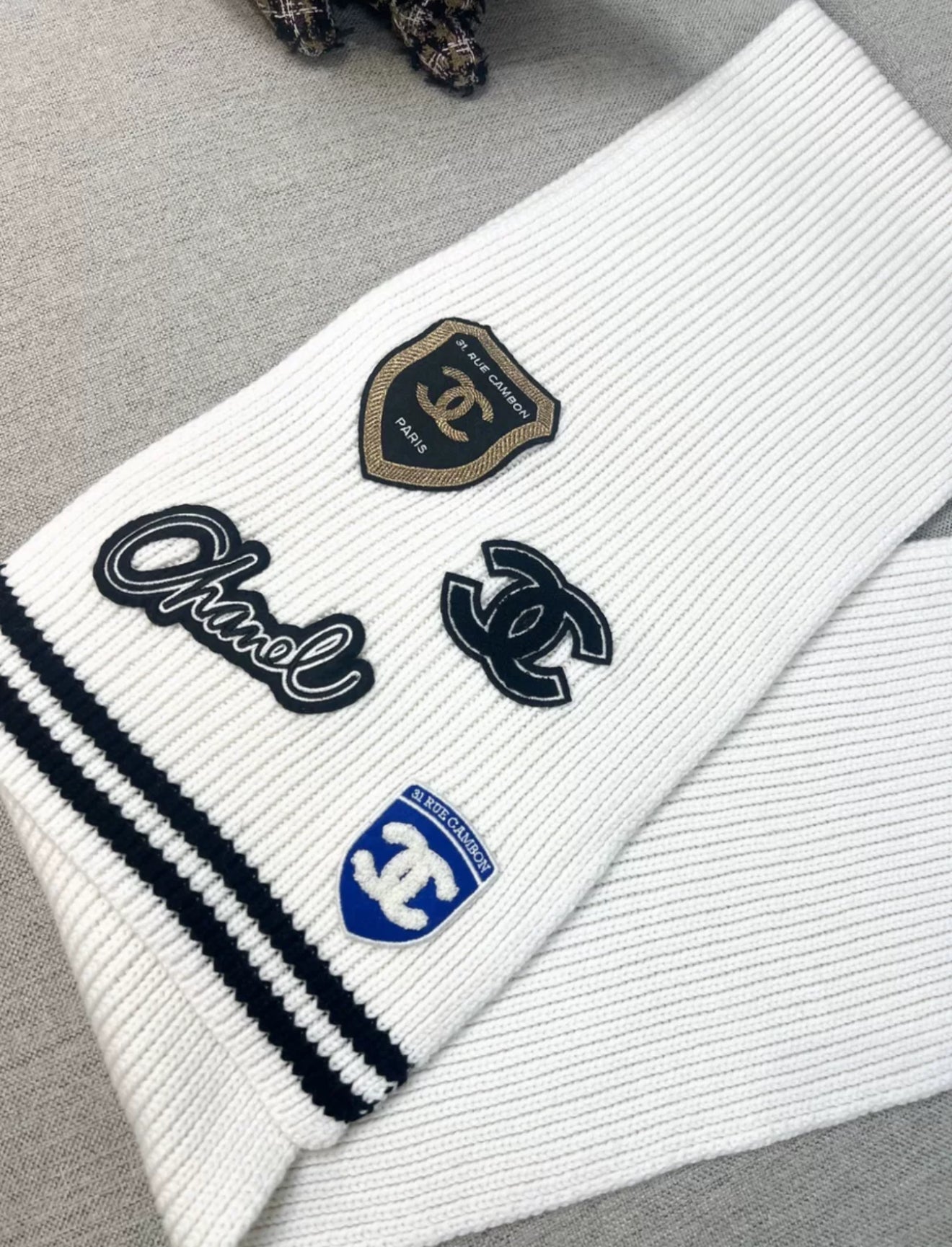 Chanel 24B White cashmere scarf