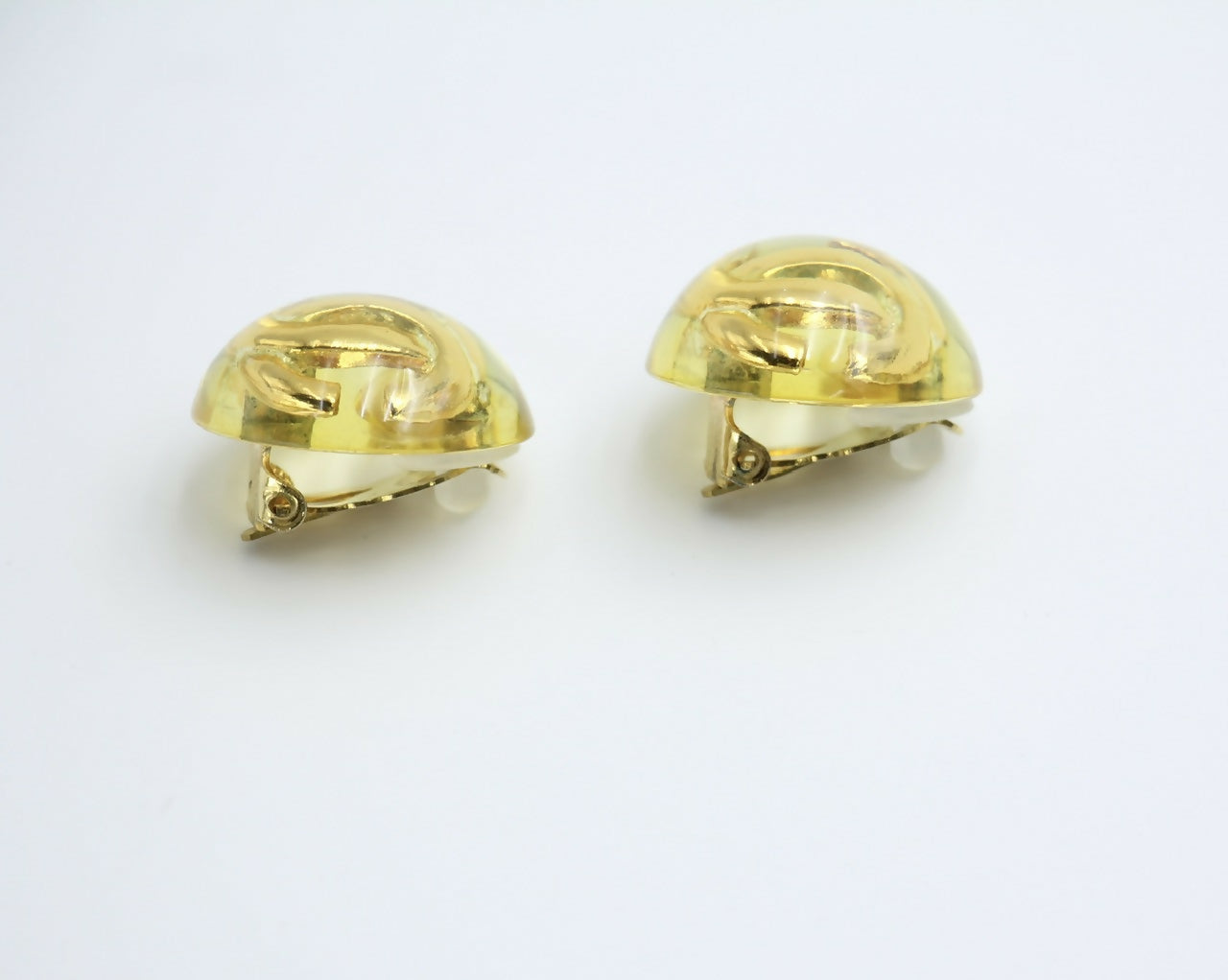 Chanel Vintage 1988 Gold-plated & Resin Round Clip-on earrings