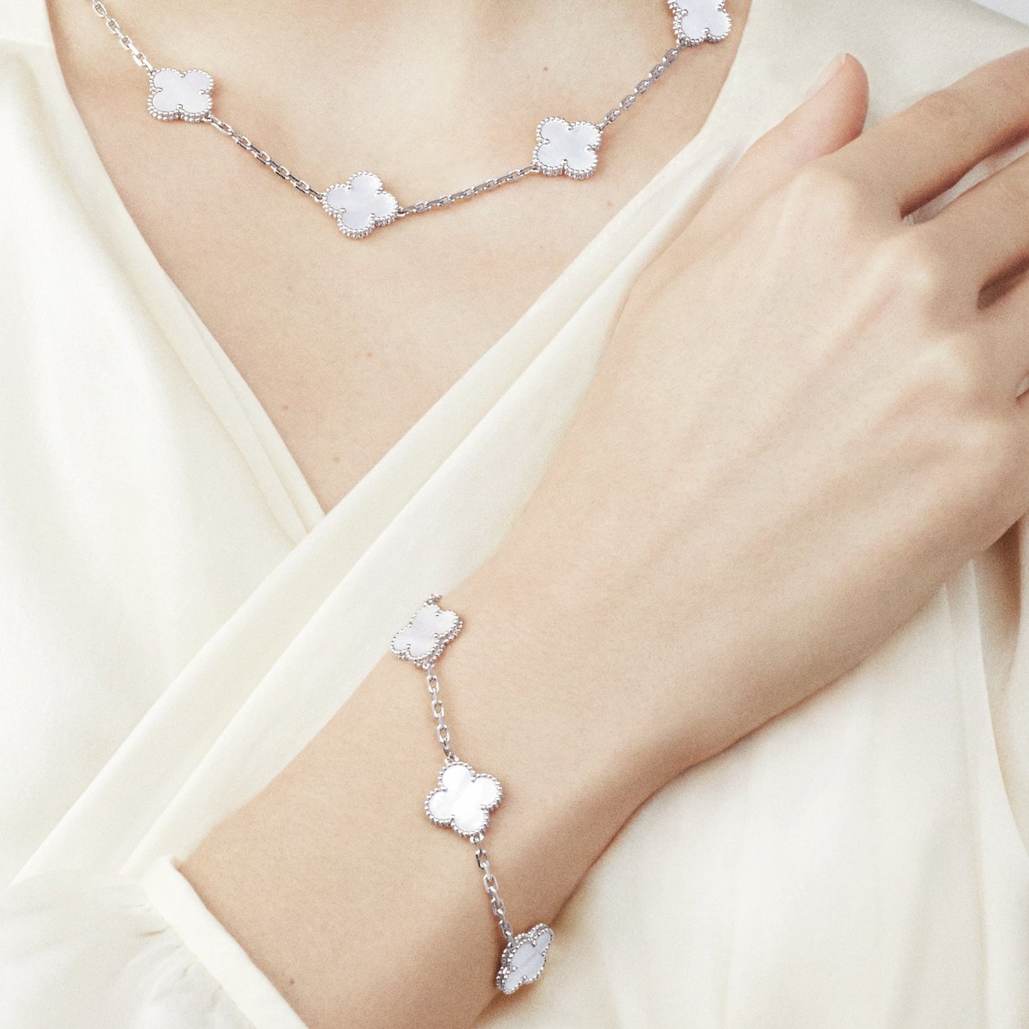 VAN CLEEF & ARPELS Vintage Alhambra Bracelet White Mother Oyster