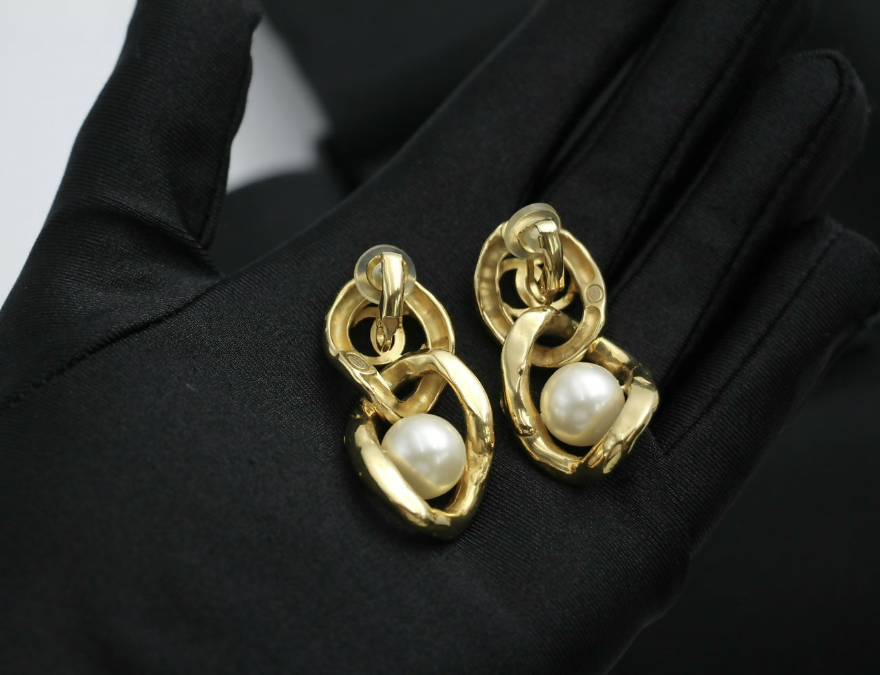Chanel L20C Imitation Pearl Figure Eight Two-Buckle Lock Earrings