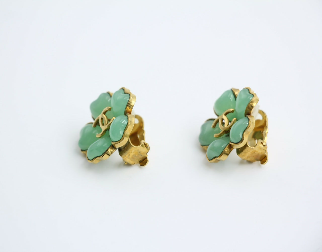 Chanel Vintage 97P Gripoix Jade Light Green Camellia Clip-on Earrings