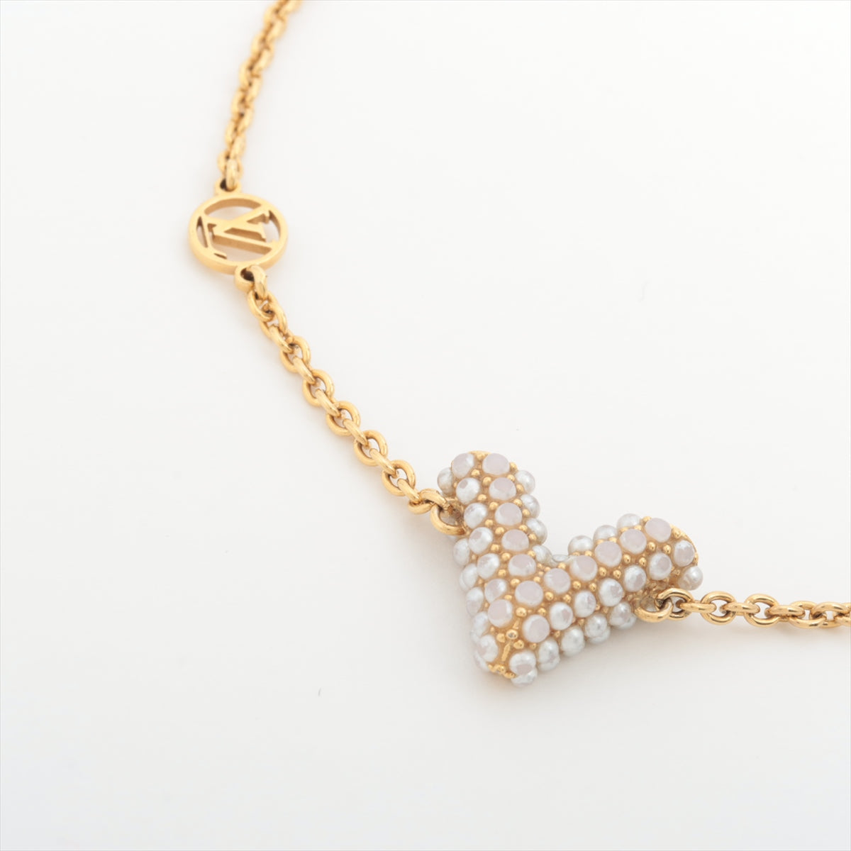 Louis Vuitton V Essential Pearl Bracelet (Costume Jewellery)