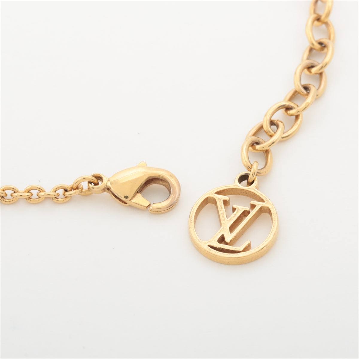 Louis Vuitton V Essential Pearl Bracelet (Costume Jewellery)