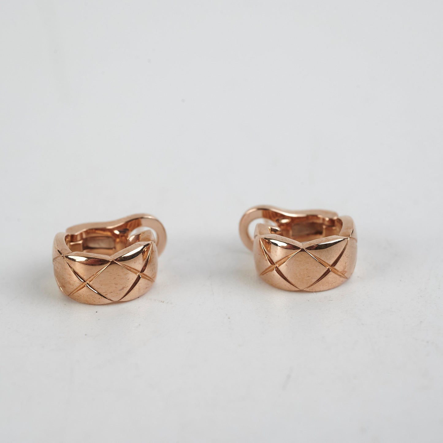 Chanel Coco Crush Earrings - Beige Gold