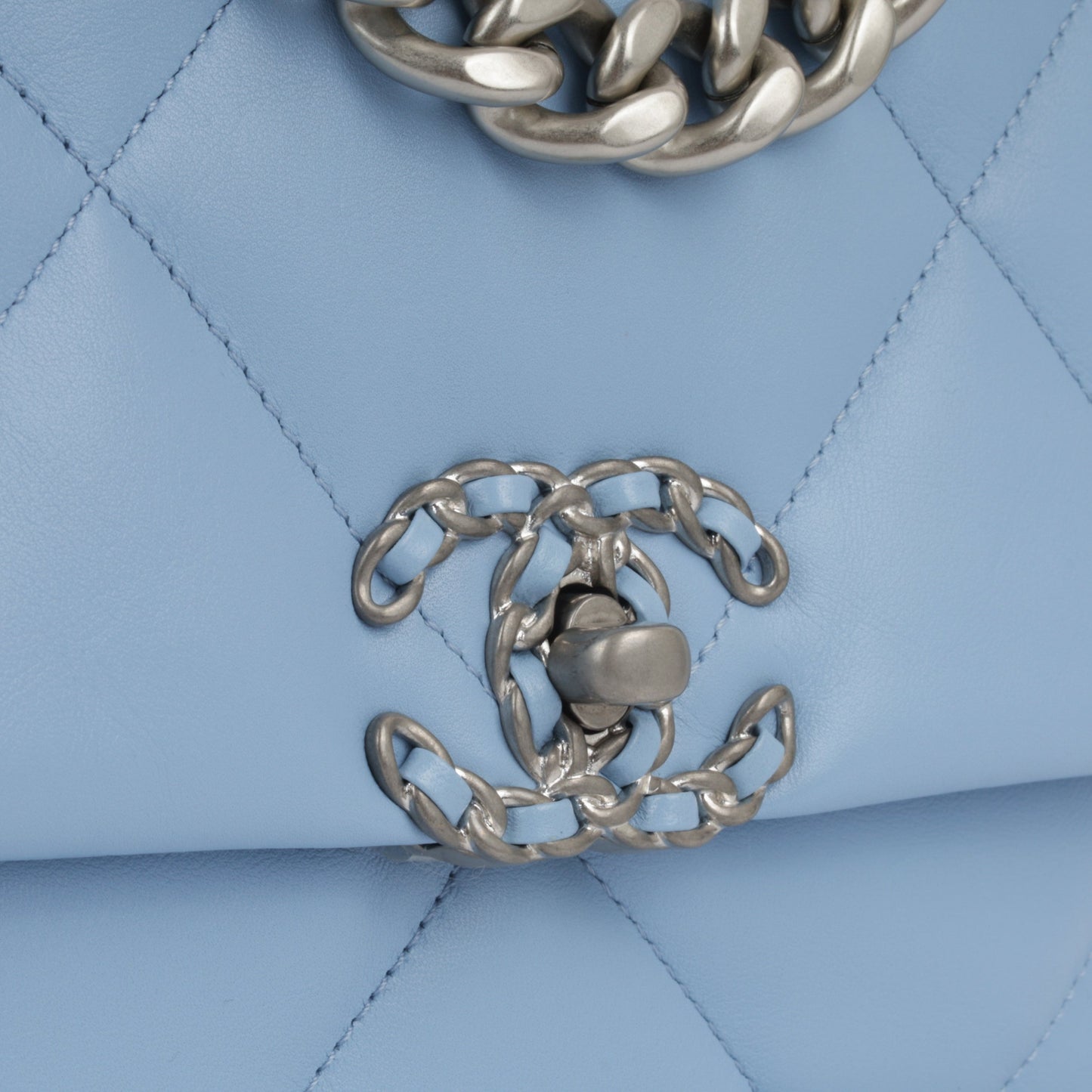 Chanel Chanel 19 - Small