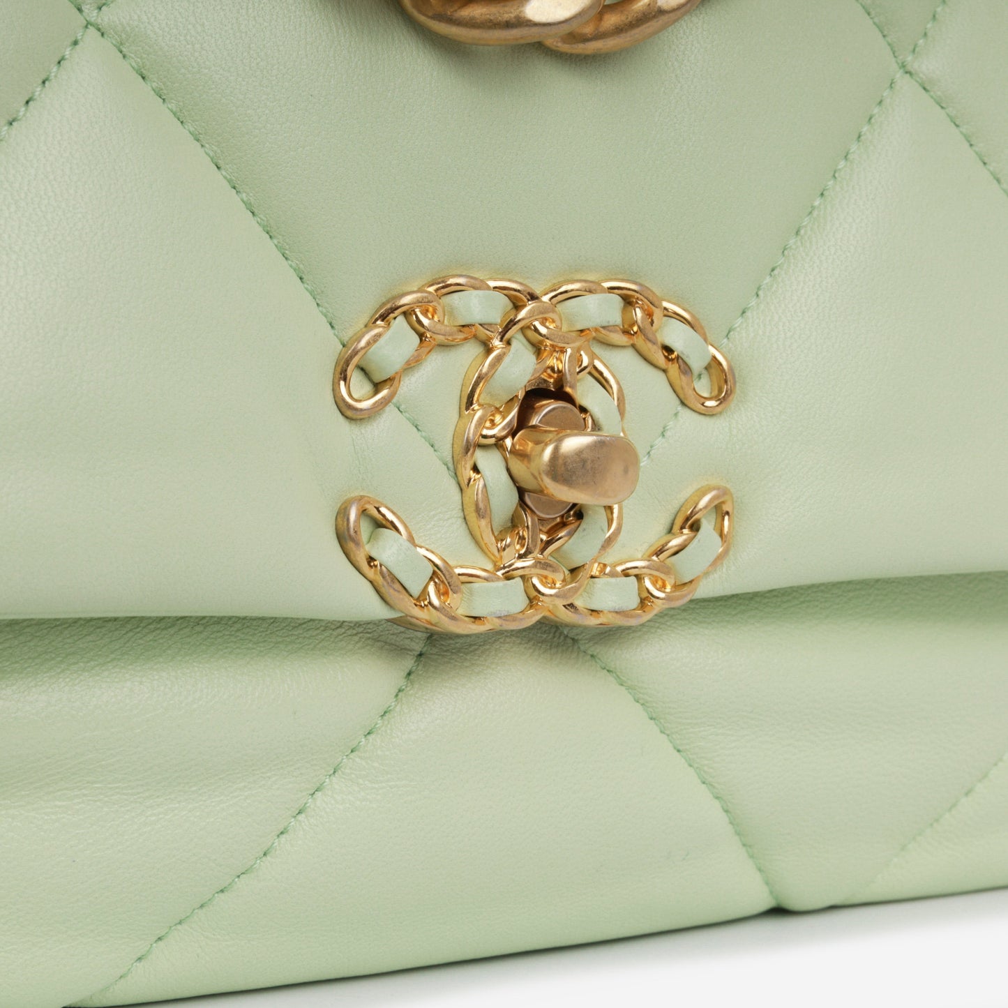 Chanel Chanel 19 - Small