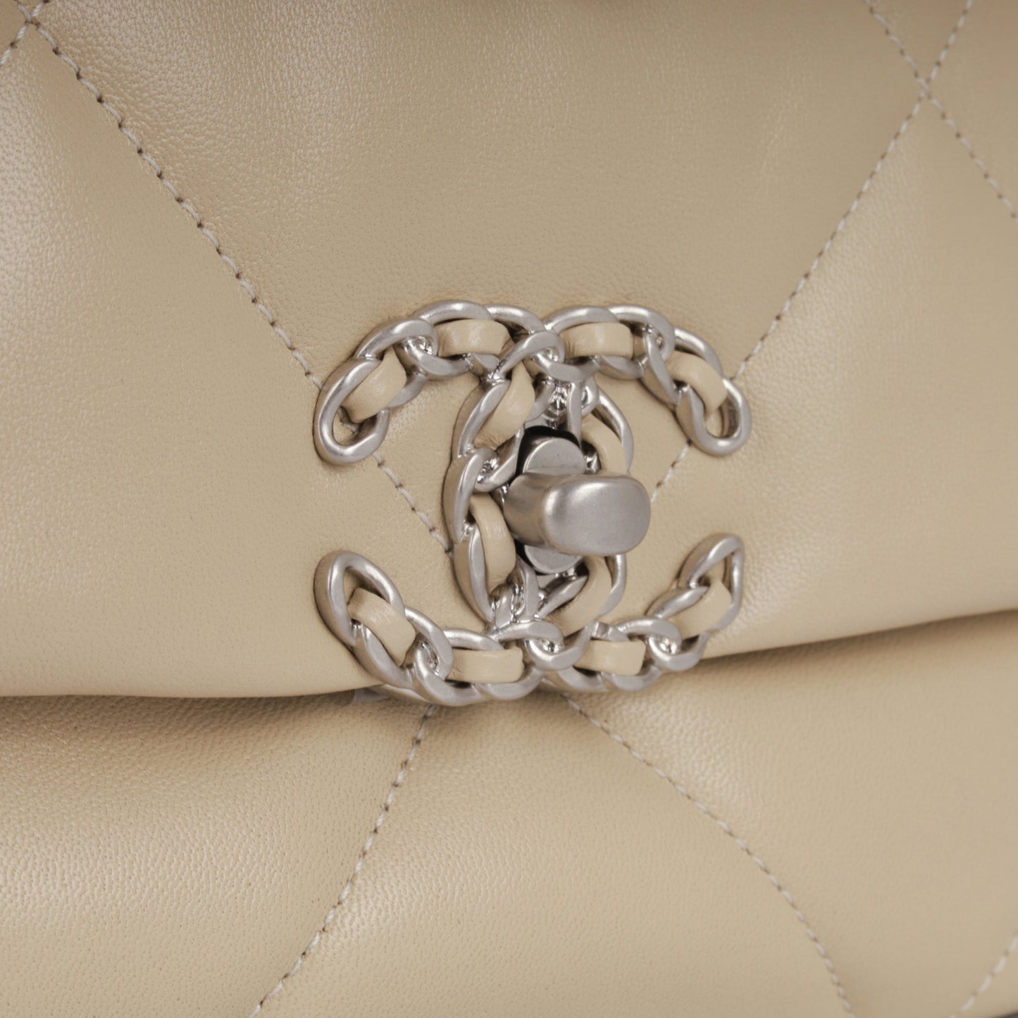 Chanel Chanel 19 - Small