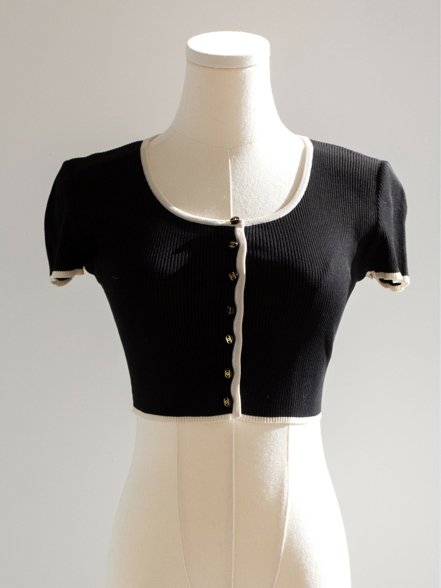 Iconic Chanel Vintage Spring 1995 Black White Ribbed CC 95P Cropped Cardigan