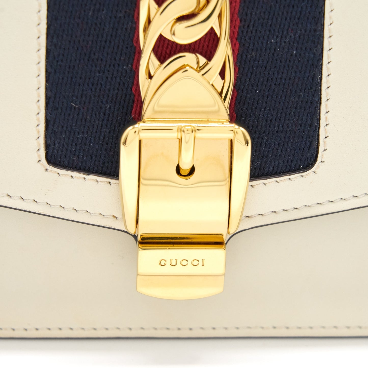 Gucci Sylvie Super mini Bag white with