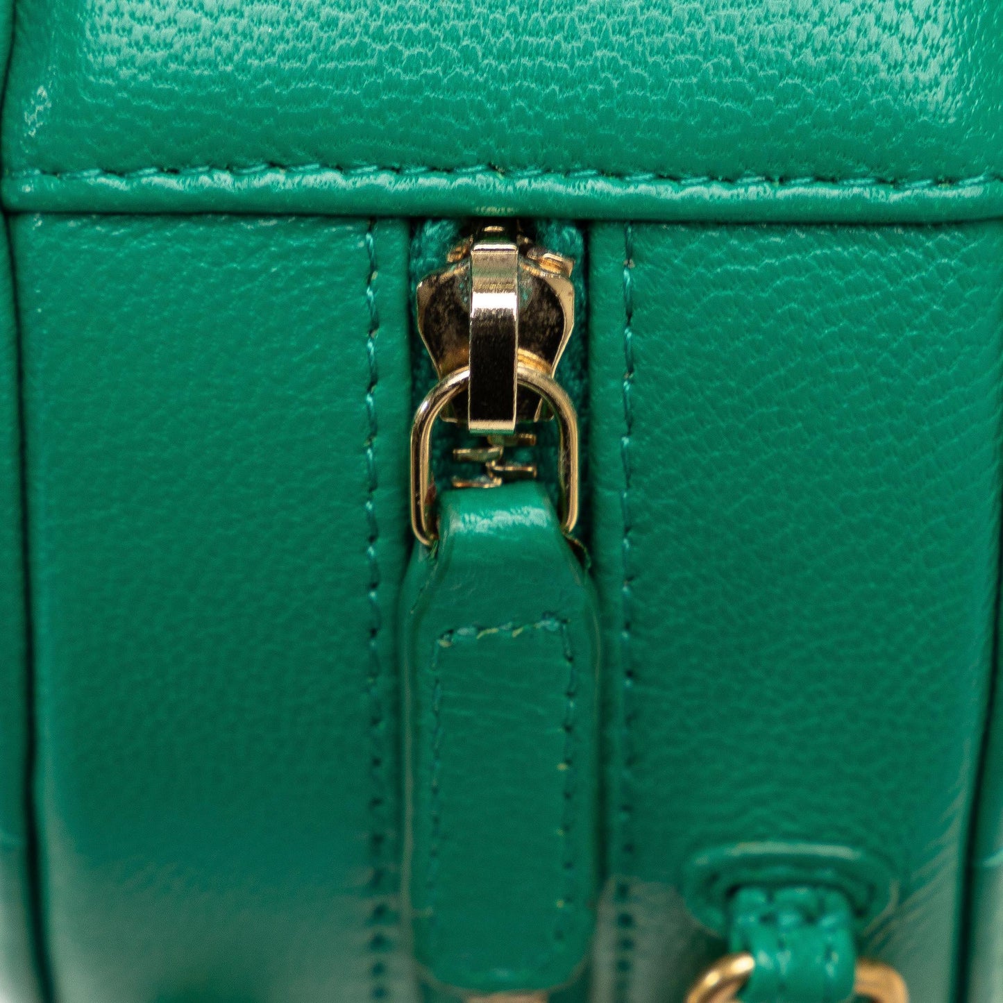 Chanel 19 Round Lambskin Clutch With Chain (SHG-pjBnNJ)