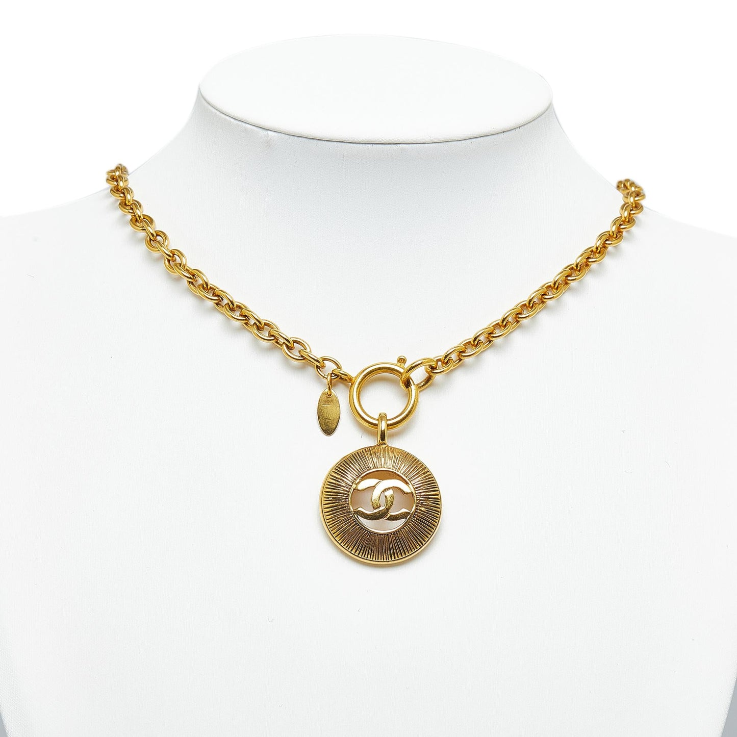 Chanel CC Round Pendant Necklace (SHG-cYUb3R)