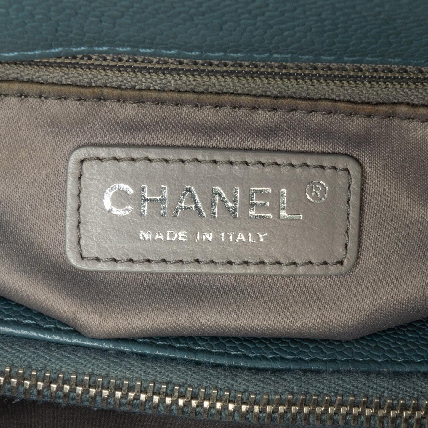 Chanel Caviar Grand Shopping Tote (SHG-mFqSGP)
