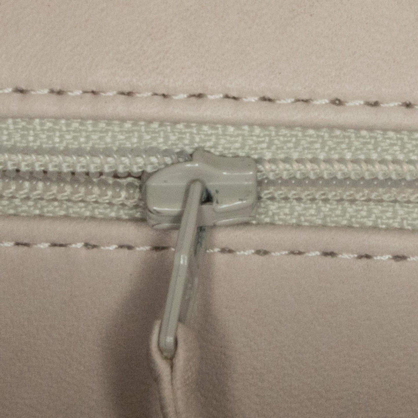 Chanel Medium Classic Lambskin Double Flap (SHG-ouJySv)