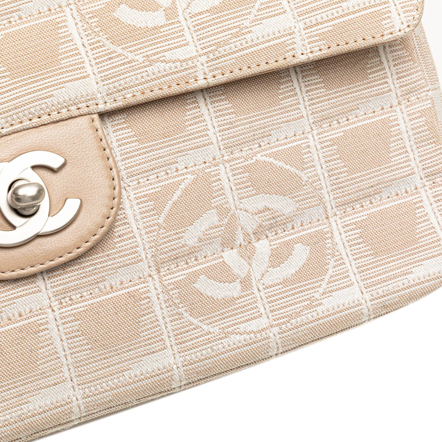 Chanel Medium New Travel Line Single Flap (SHG-IttVyX)