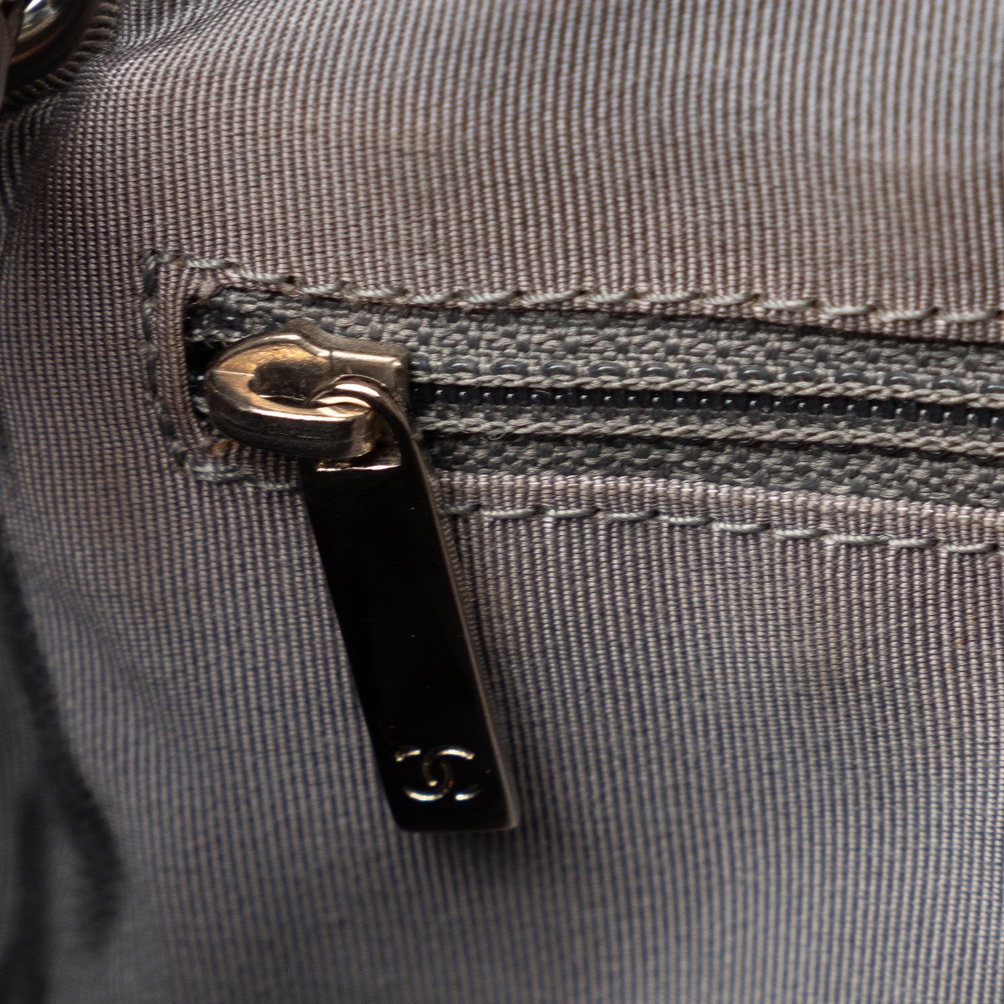 Chanel Medium Quilted Reissue Camera Bag (SHG-kPyxIN)
