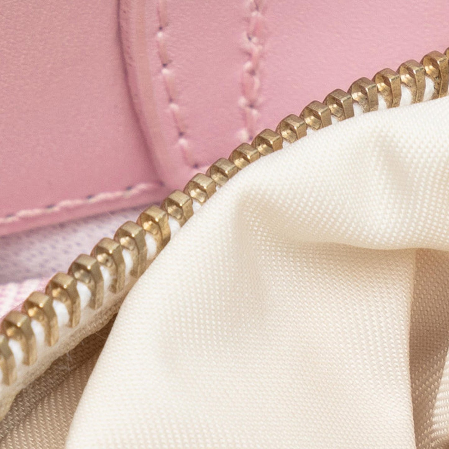 Chanel New Travel Line Handbag (SHG-NDKYny)