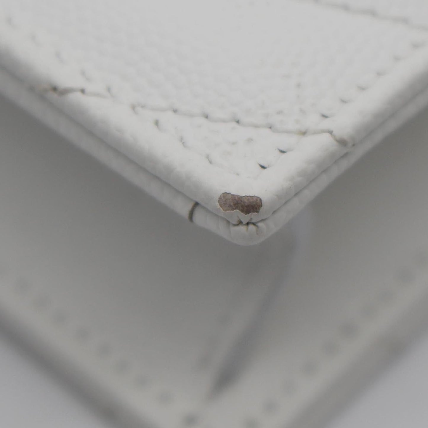 YVES SAINT LAURENT Monogram Grain De Poudre Chain Wallet White