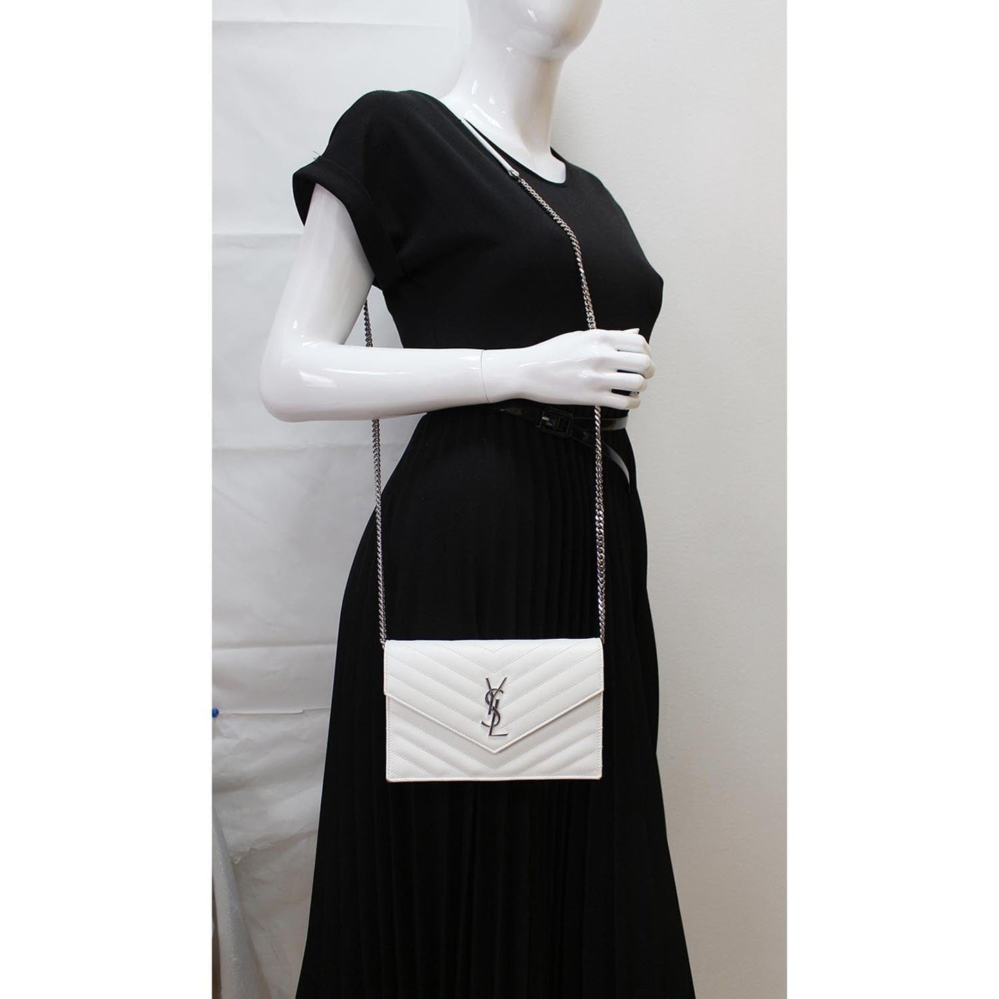 YVES SAINT LAURENT Monogram Grain De Poudre Chain Wallet White