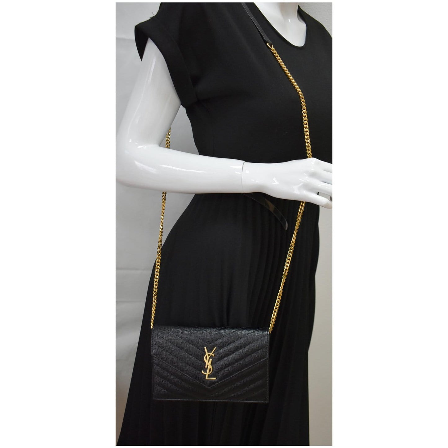 YVES SAINT LAURENT Envelope Chevron Grain De Poudre Envelope Chain Wallet Black