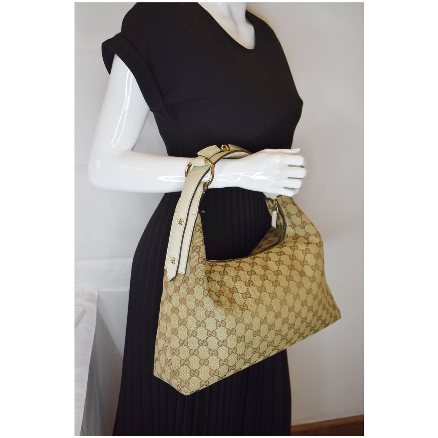 GUCCI Horsebit Medium GG Canvas Hobo Bag Beige 115867