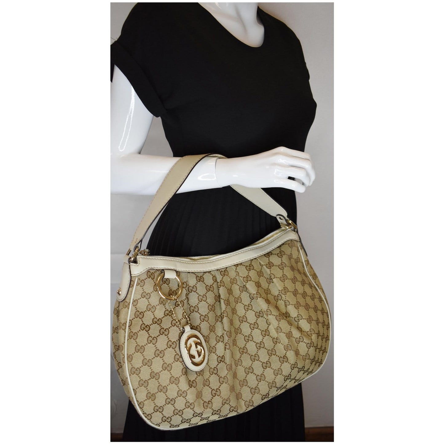 GUCCI Medium Sukey GG Canvas Hobo Bag Beige 232955