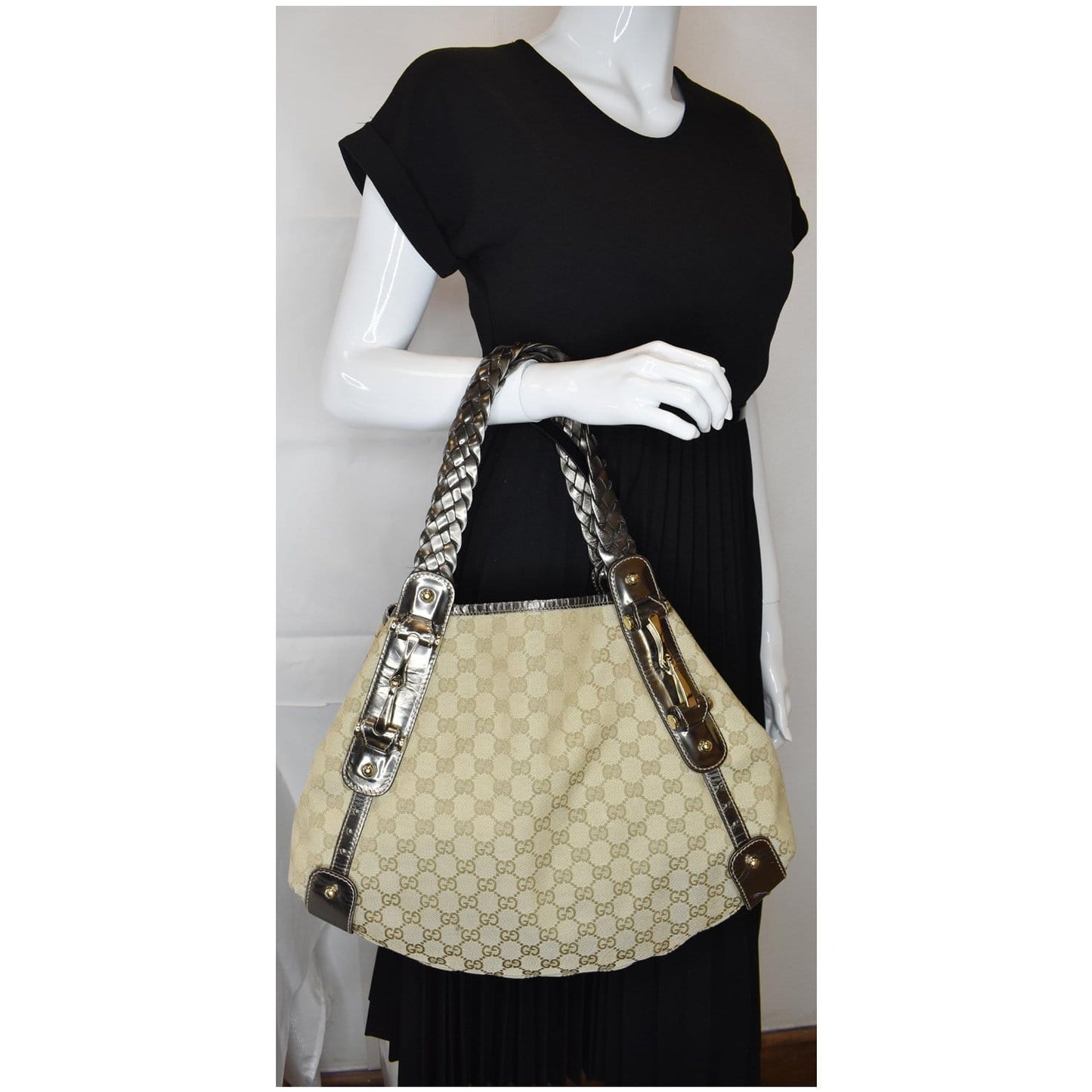 GUCCI Pelham Medium GG Canvas Hobo Bag Beige 137621