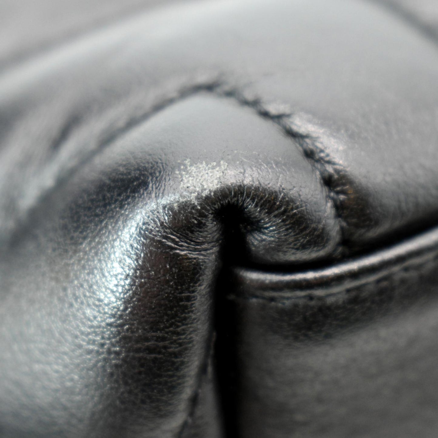 YVES SAINT LAURENT Medium Loulou Matelasse Leather Chain Shoulder Bag Black