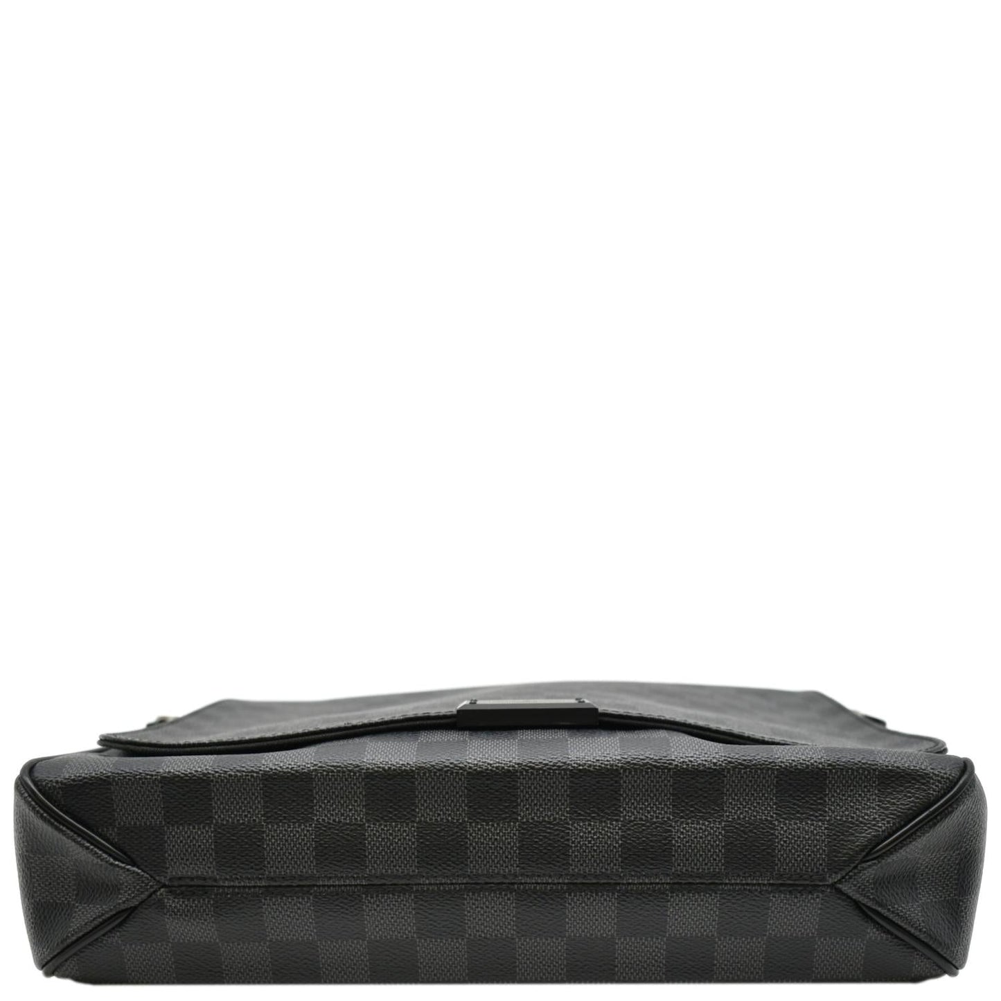 LOUIS VUITTON District MM Damier Graphite Messenger Bag Black