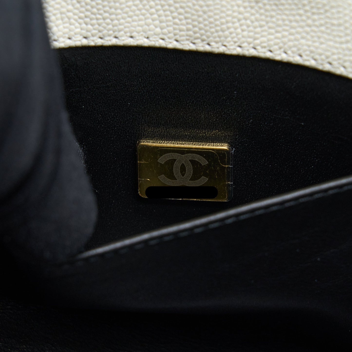Chanel 22K Coco First Caviar White (Microchip)