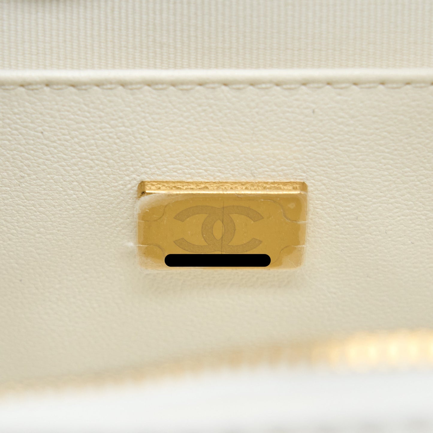 Chanel 22s Heart Bag Lambskin White L (Microchip)