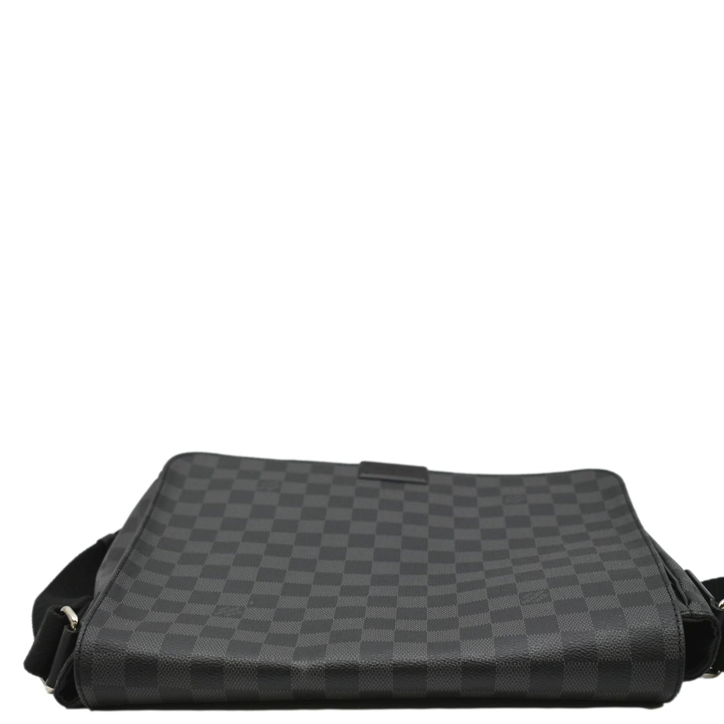 LOUIS VUITTON District MM Damier Graphite Messenger Bag Black
