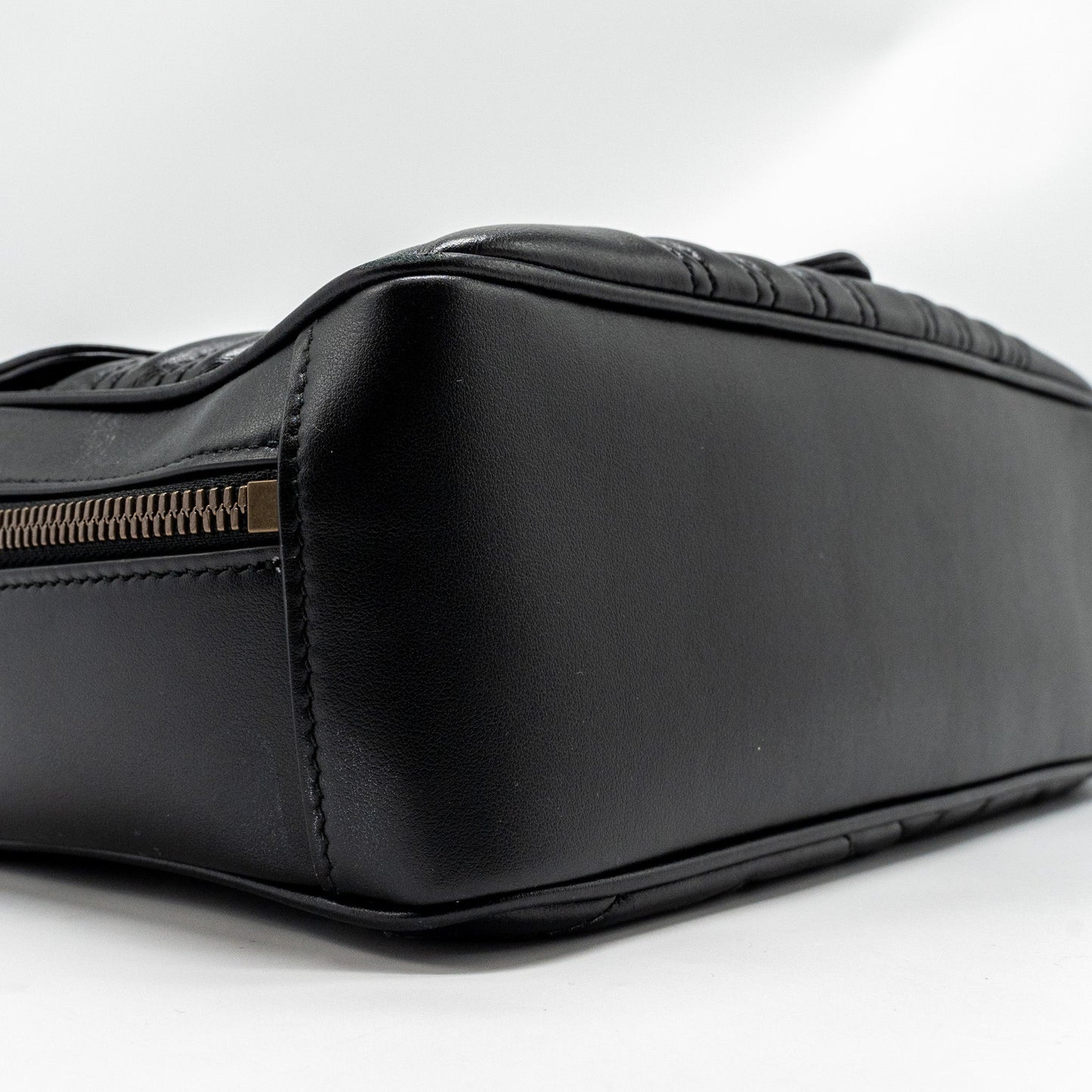 Gucci GG Marmont Zip Around Top handle camera bag calfskin black