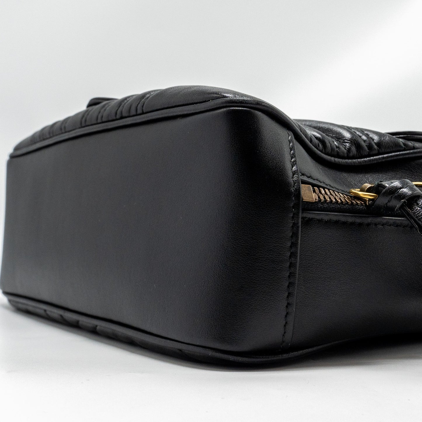 Gucci GG Marmont Zip Around Top handle camera bag calfskin black