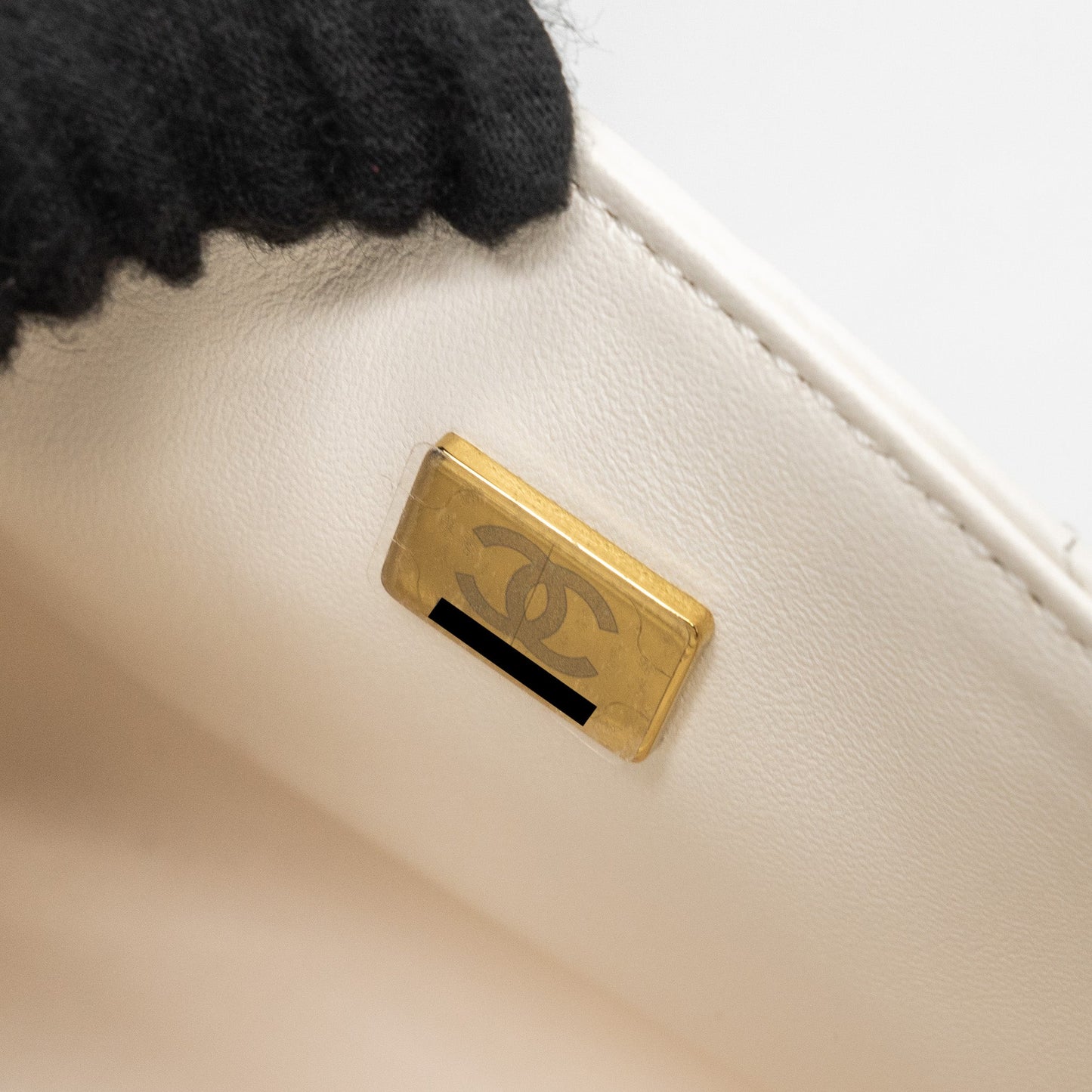 Chanel mini chevron 2.55 reissue flap bag calfskin white (microchip)
