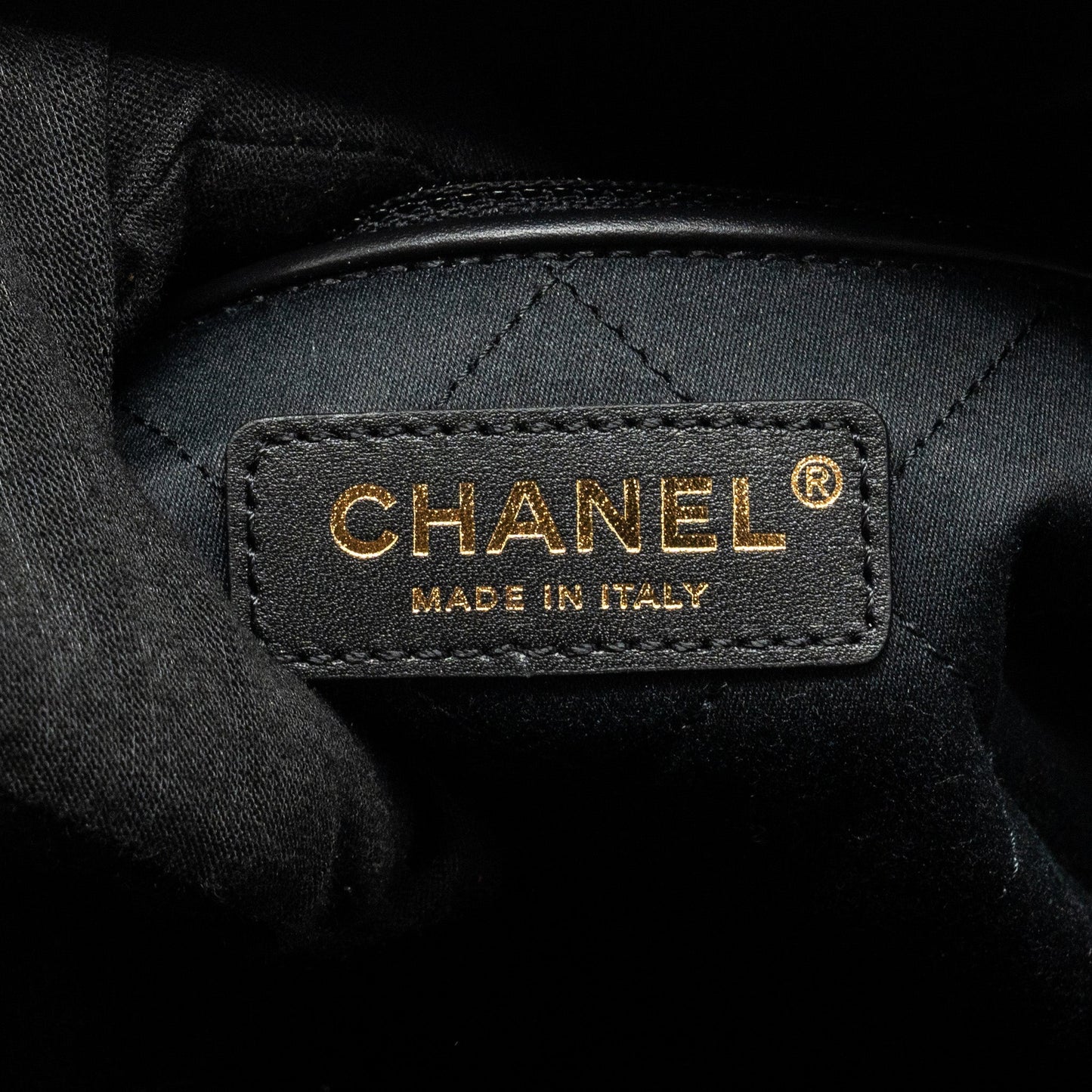 Chanel Medium 22 Bag Shiny Calfskin Black (microchip)