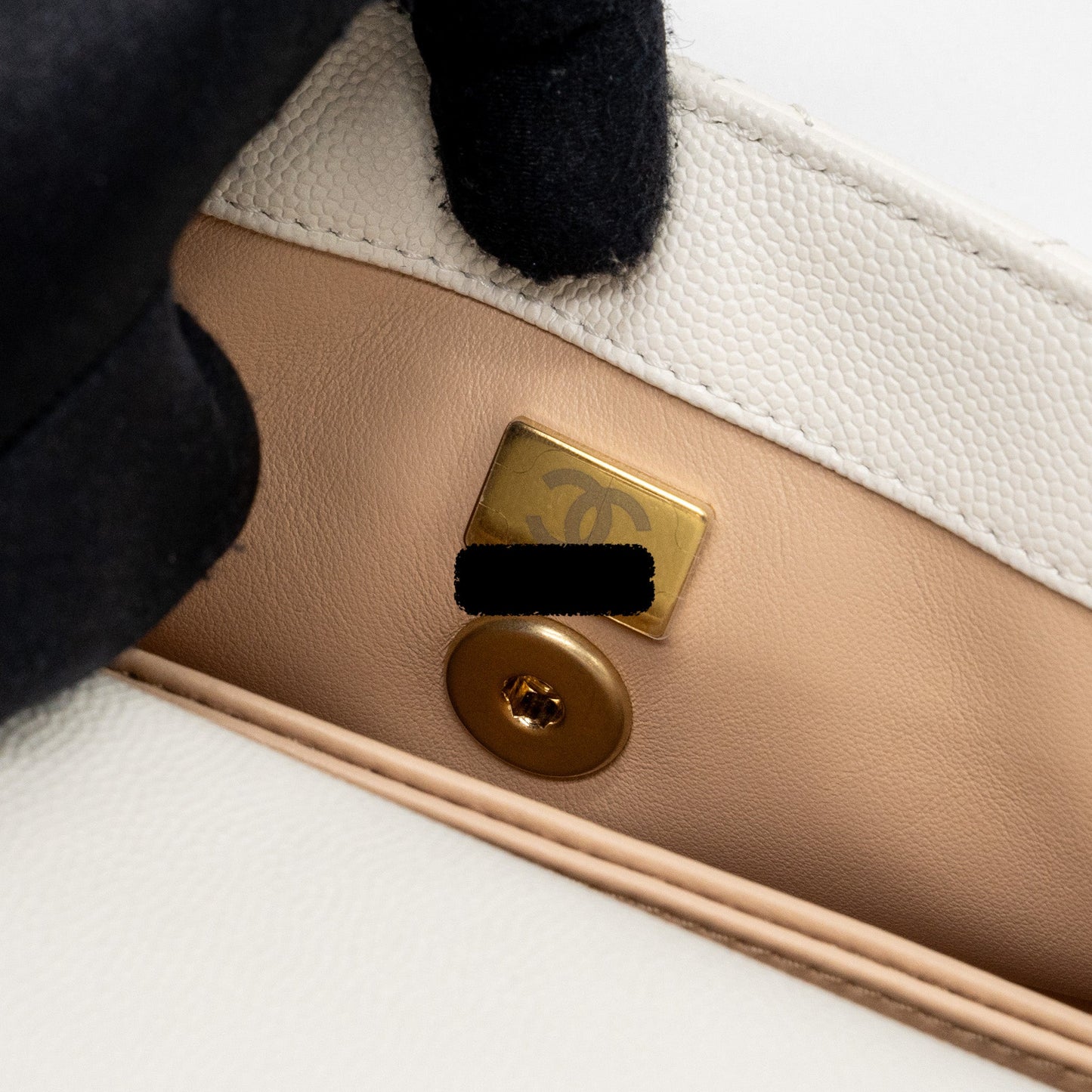 Chanel 23P detailed top handle Small coco handle caviar white (microchip )