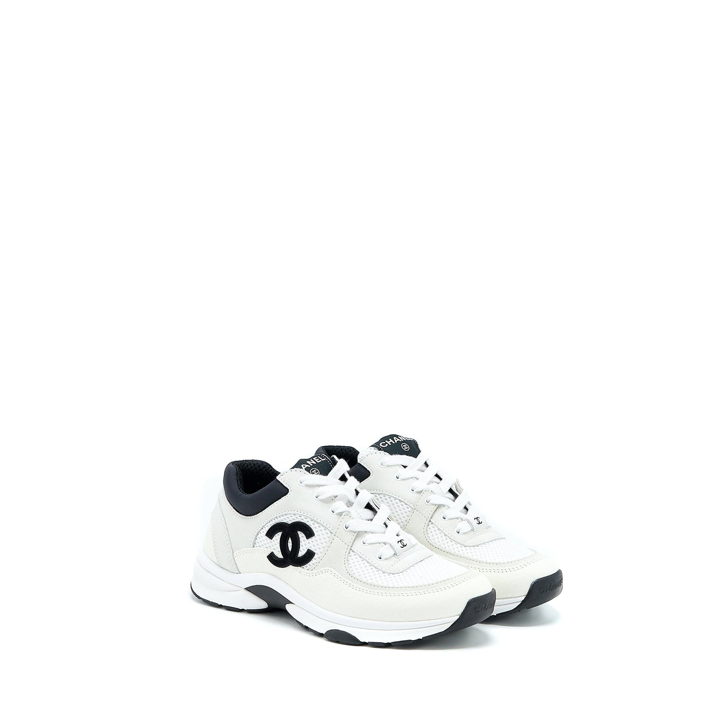 Chanel Size 37 CC Logo Sneaker Calfskin/Suede Black/White