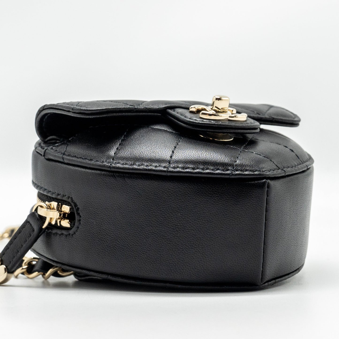 Chanel 22S Heart Belt Bag Lambskin Black L