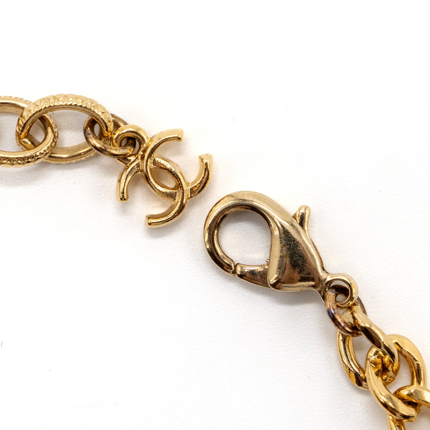 Chanel No.5 chain bracelet black / white