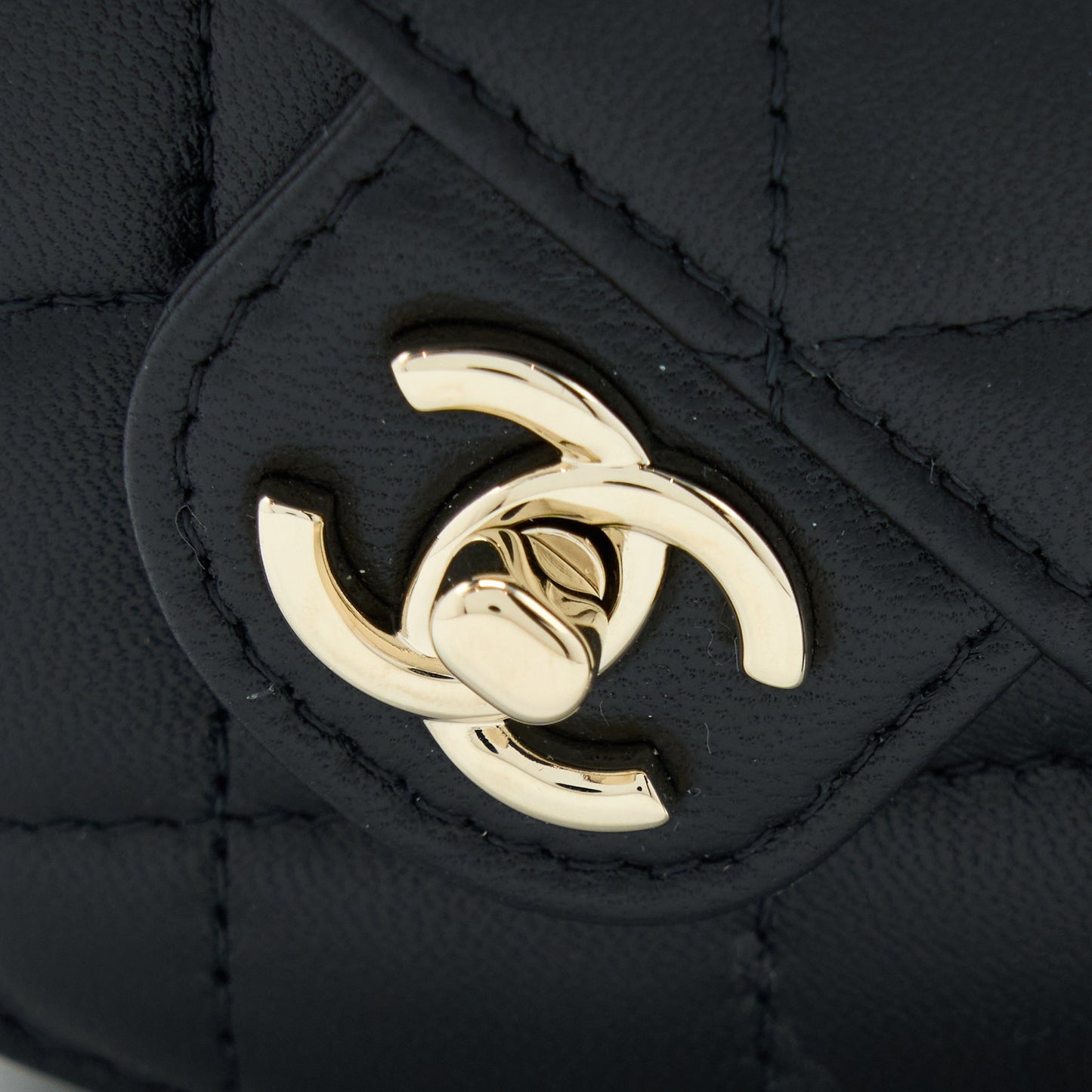CHANEL 22S Heart Belt Bag Lambskin Black L