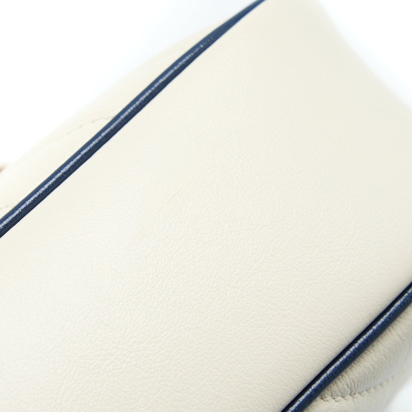 Gucci Marmont Camera Bag Calfskin White