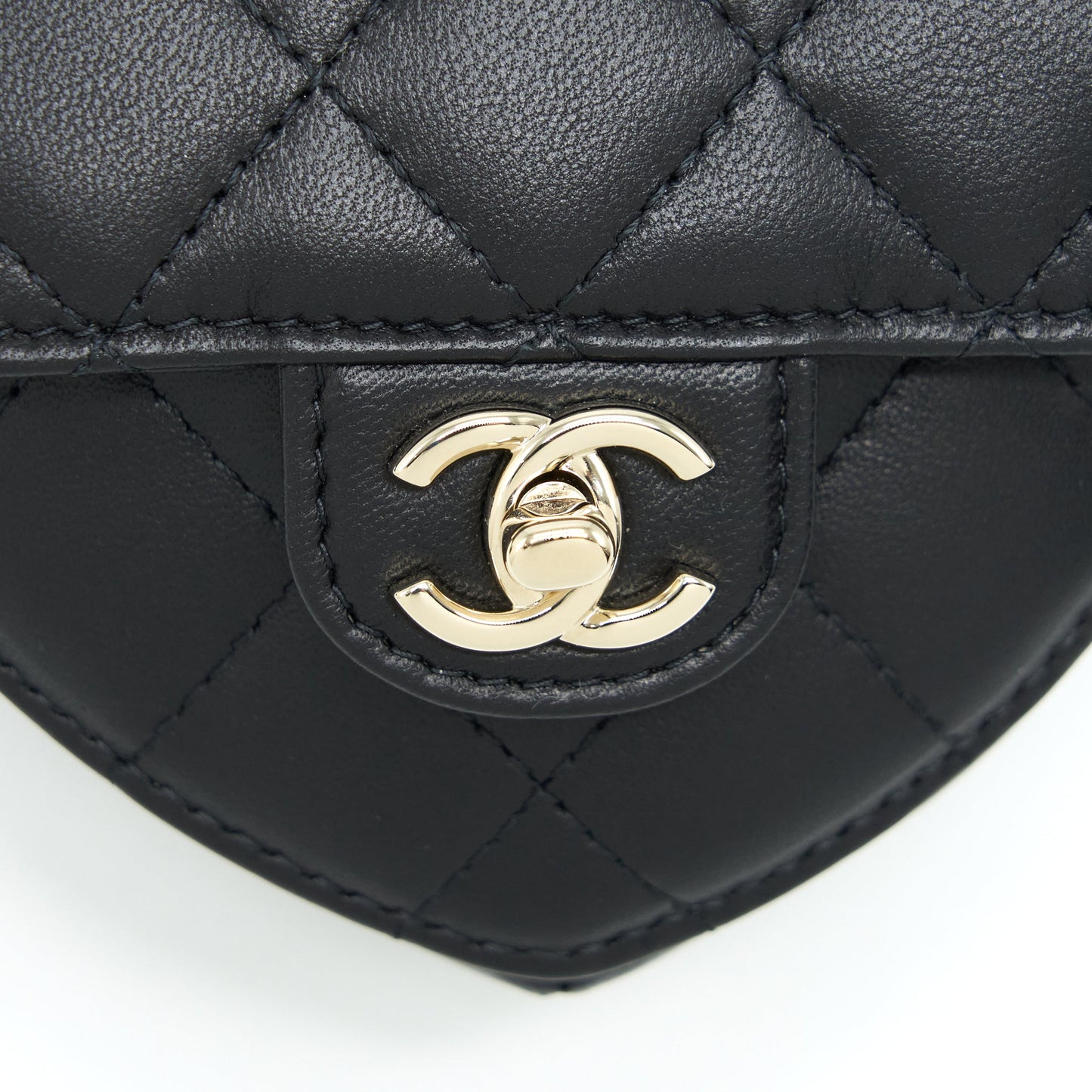Chanel 22S Heart Belt Bag Lambskin Black L
