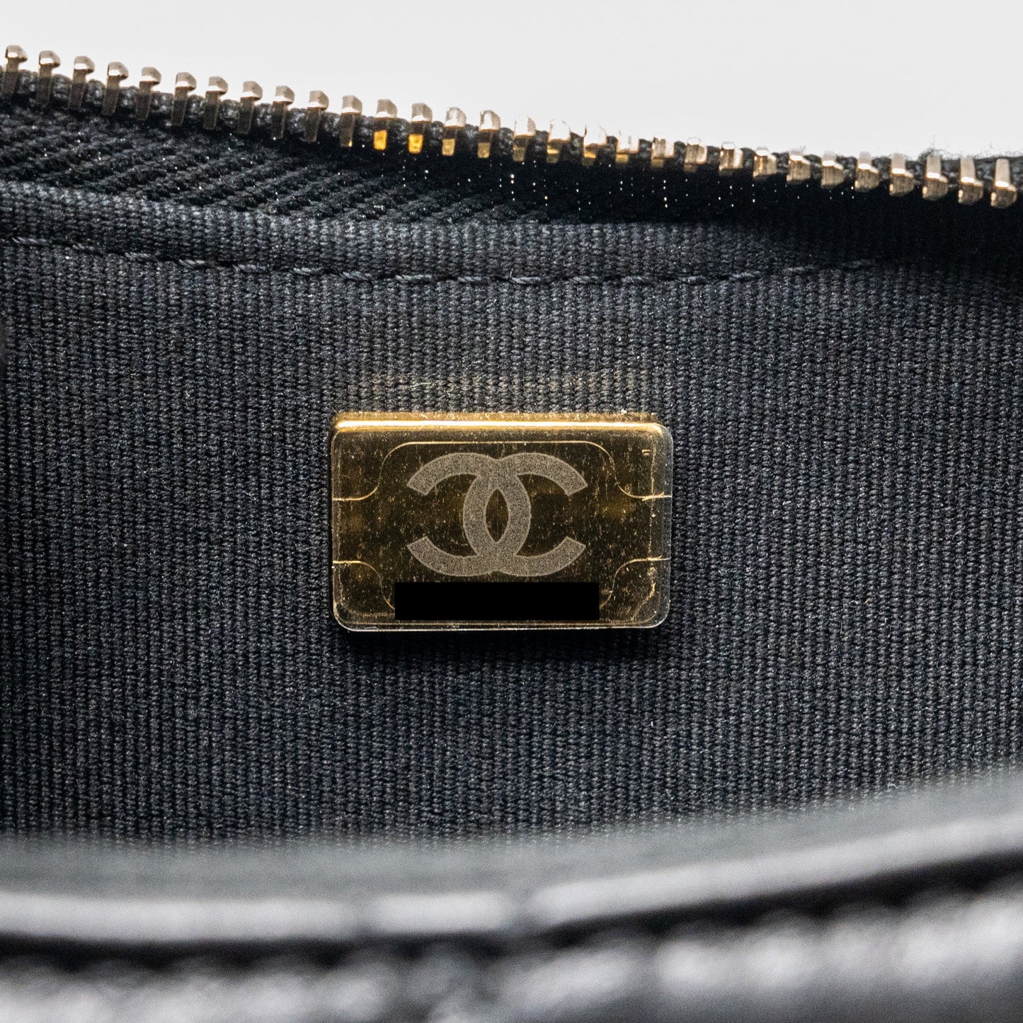 Chanel 23k 19 Hobo Shoulder Bag Calfskin Black (microchip)