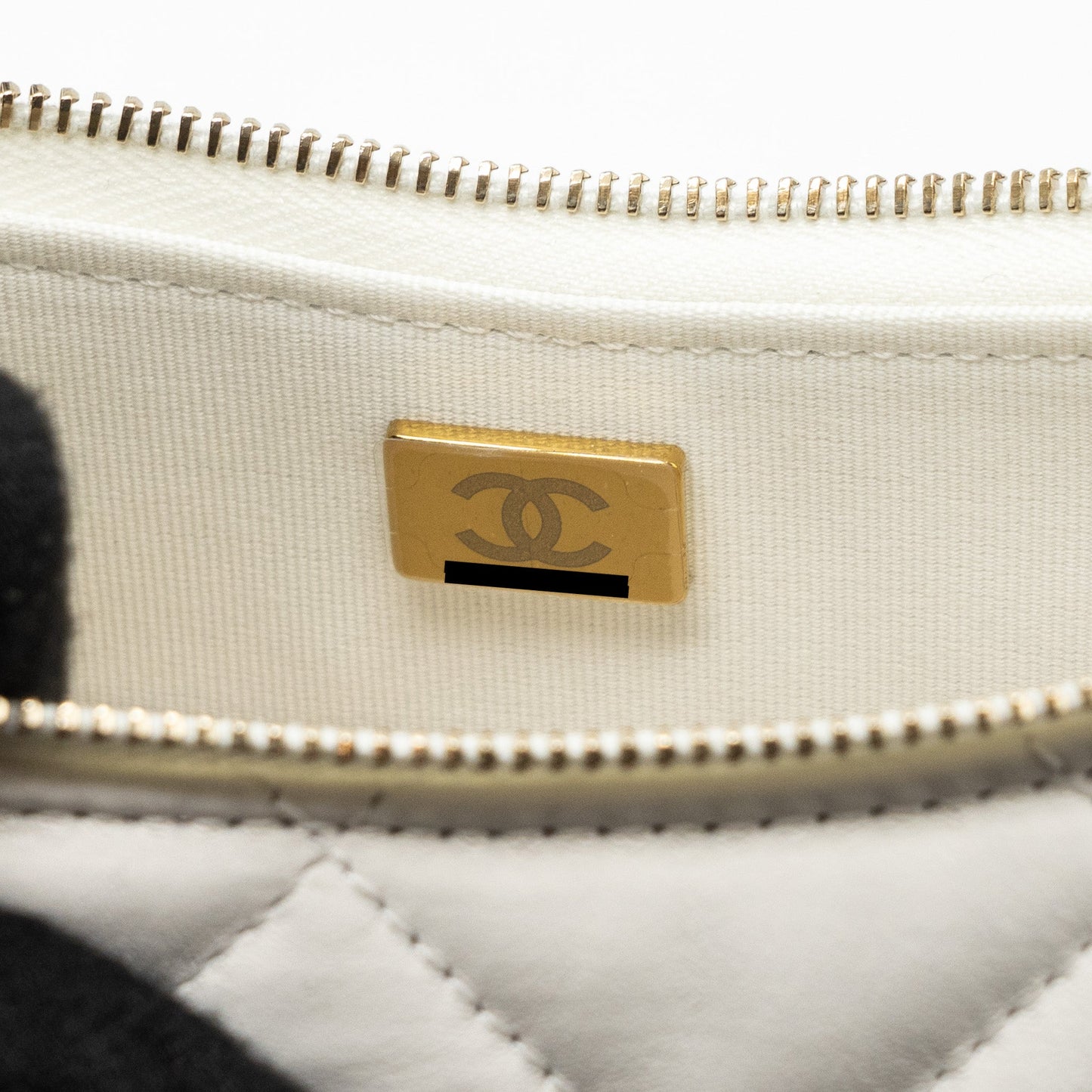 Chanel 23k Hobo Bag Calfskin White (microchip)